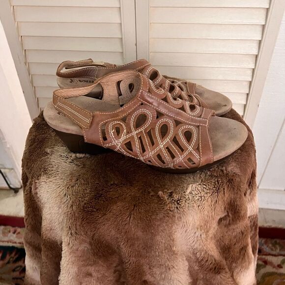 Romika woman’s wedge - Picture 1 of 6